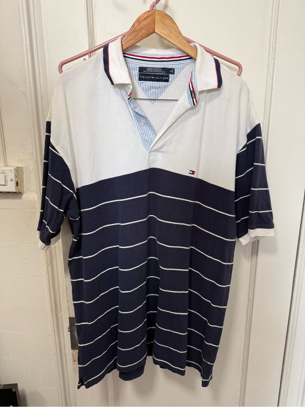 Tommy Hilfiger Men’s Navy and White Striped Polo Shirt vintage y2k